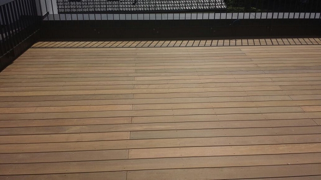 Holzterrassen und Holzfliesen